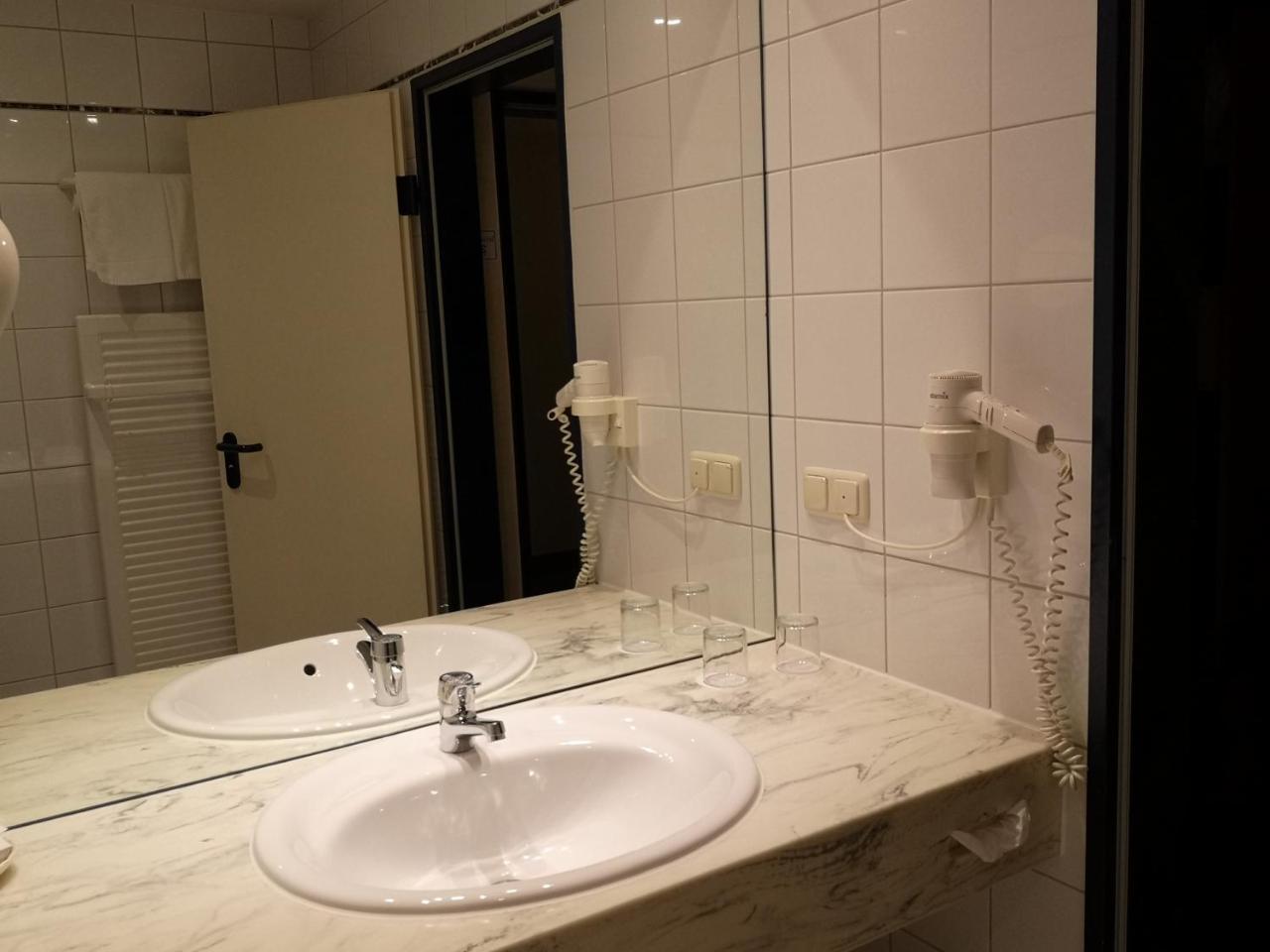 Main Hotel Eckert 3 مارغيتسهُشهايم المظهر الخارجي الصورة