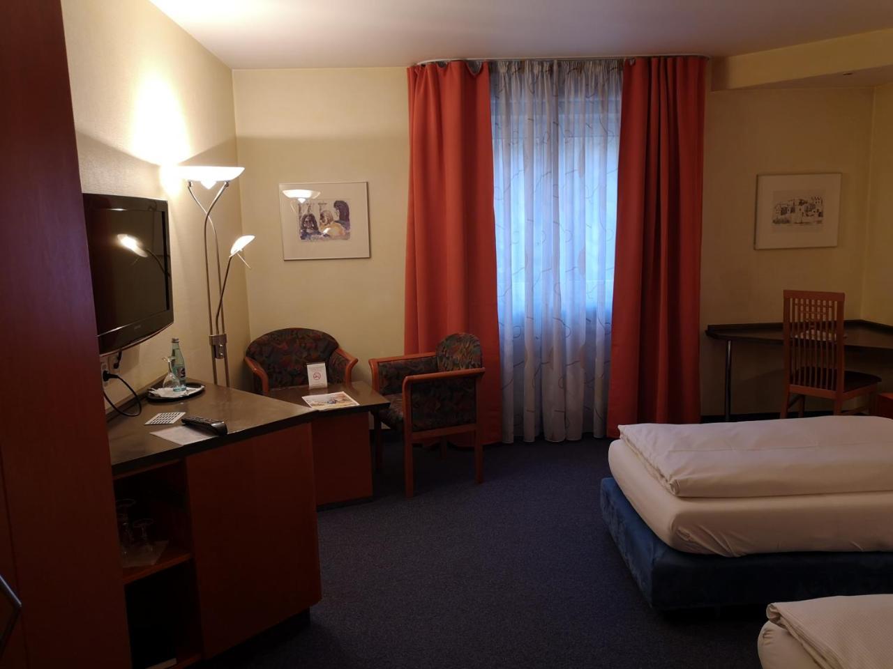Main Hotel Eckert 3 مارغيتسهُشهايم المظهر الخارجي الصورة